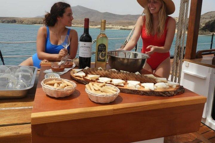 NEW: Lanzarote Sailing Boat Tour with Food and Wine