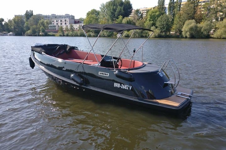 Potsdam Wannsee explore boat 1 to 8 persons License free