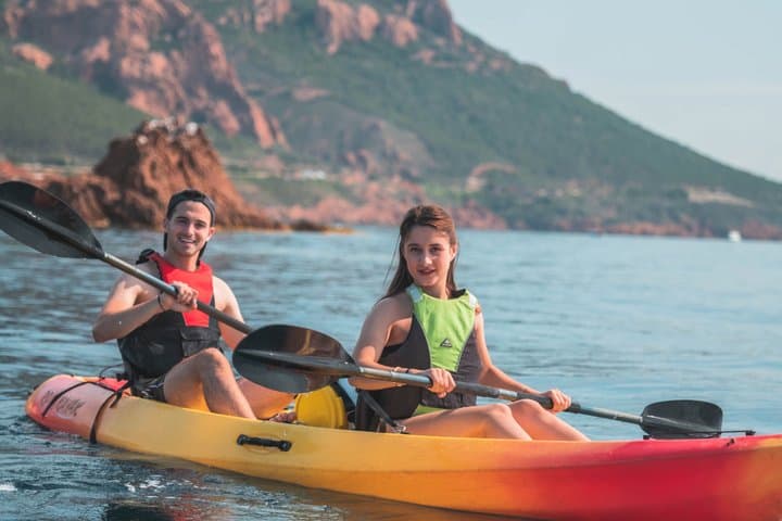 Saint-Raphaël: Kayak & Paddle Rental in the Esterel Calanques