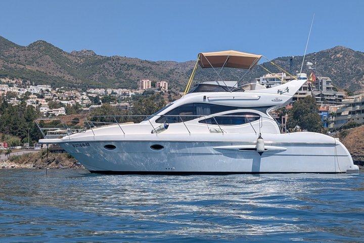2 hours Yacht trip drinks and dolphin encounter in Fuengirola