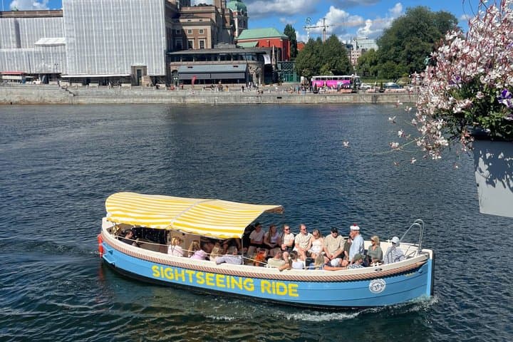 Open Electric Boat Ride in Stockholm with Live-Guide