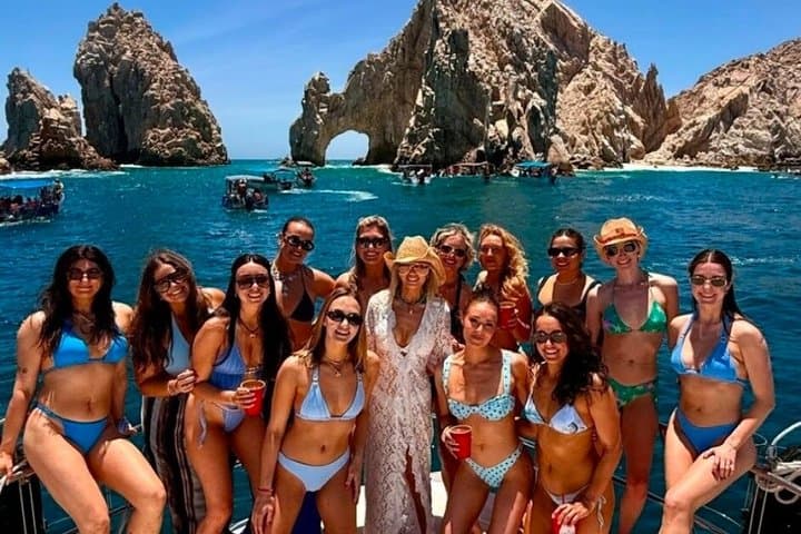 Private Cabo Tour -Arch Cruise, Snorkel, Food & Open Bar 1-20 ppl