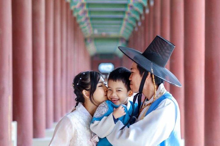 Korea Hanbok Private Photoshoot in Gyeongbokgung Family/Group