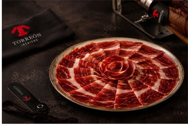 Visit to the Ham Factory in Salamanca. Tasting and Masterclass