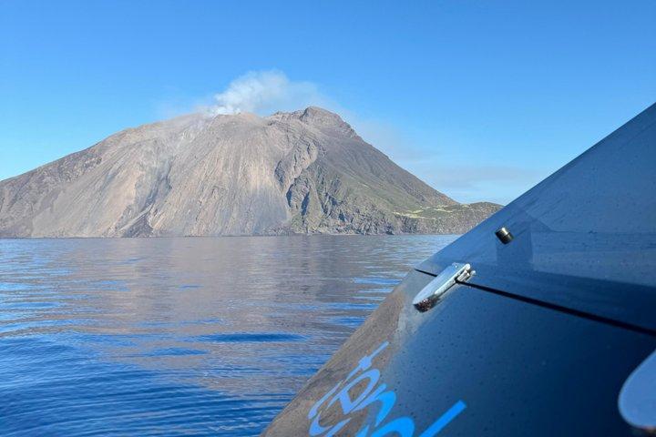 Boat Rentals and Private Tours to the Aeolian Islands with Tender