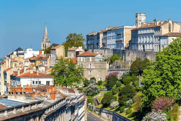 Hello Angouleme: Private 2-Hour Intro City Walk with Local Guide