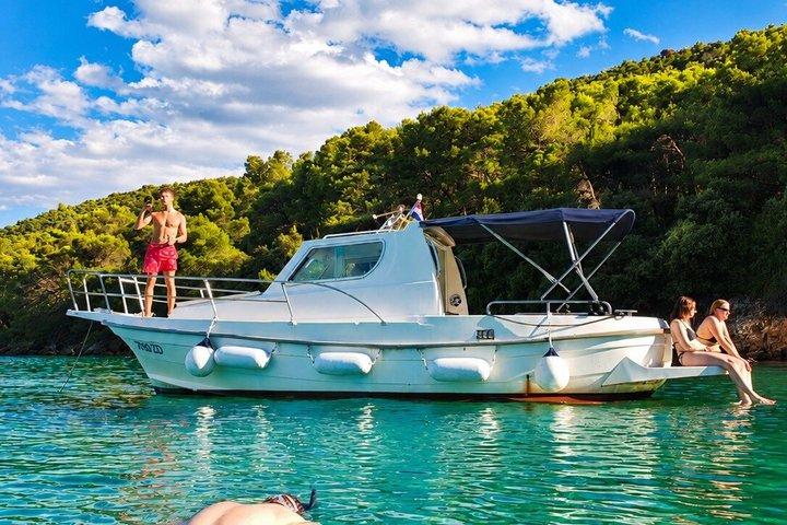 Zadar: Small Group Boat Tour with Drinks & Snorkeling