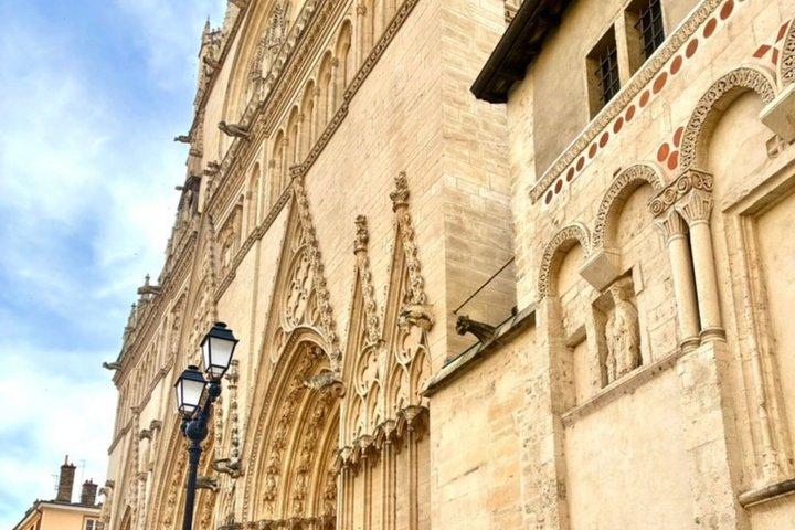 Lyon: Hidden Traboules and Old Town Private Walking Tour