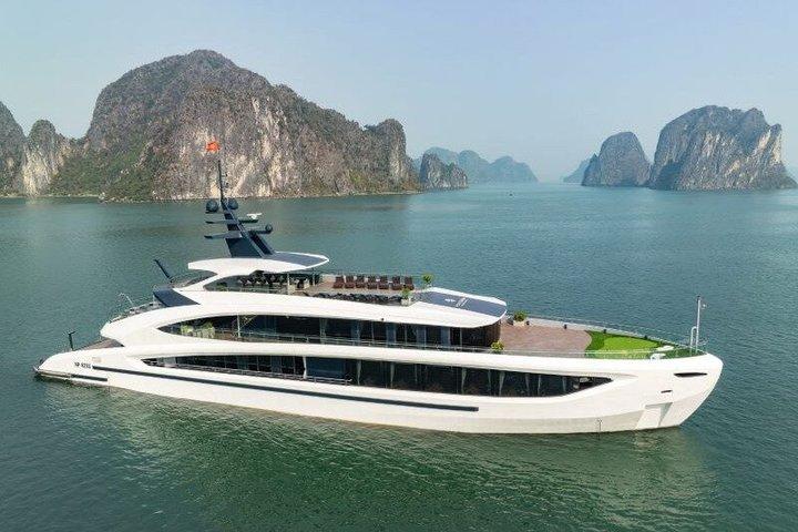 Full Day Tour Halong Bay on Premium Cruise Starting from Hanoi