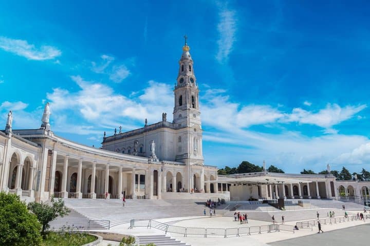 Fátima Walking Tour Small-Group Sanctuary Tour