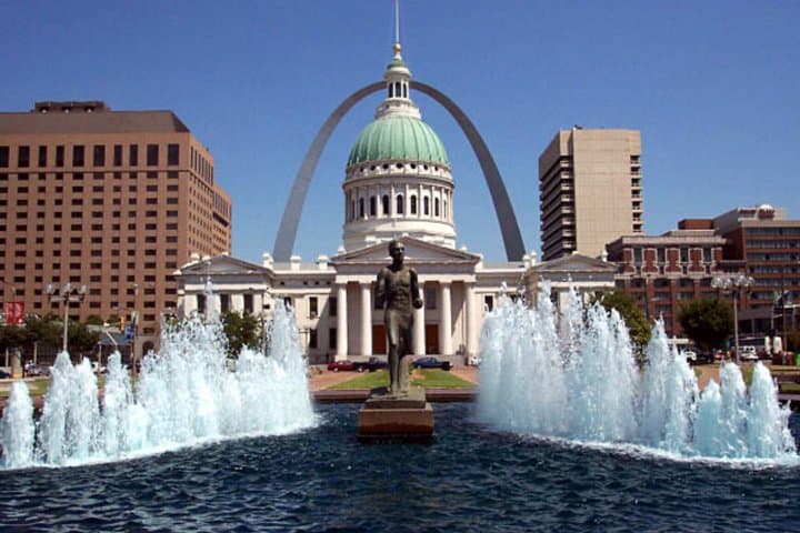 St. Louis Private Walking Tour: Iconic Sites & Stories