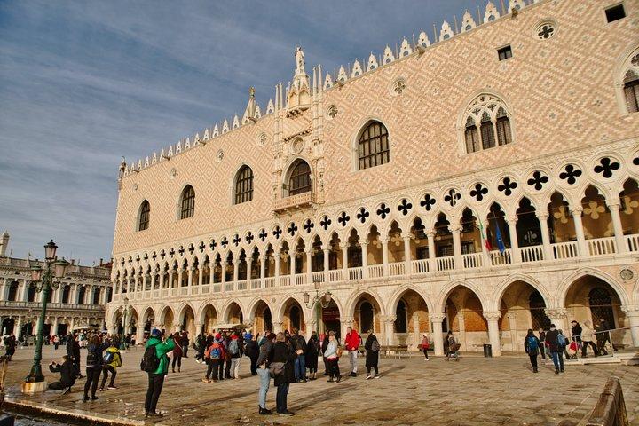 Doge's Palace: Priority Entrance (Refundable Ticket)
