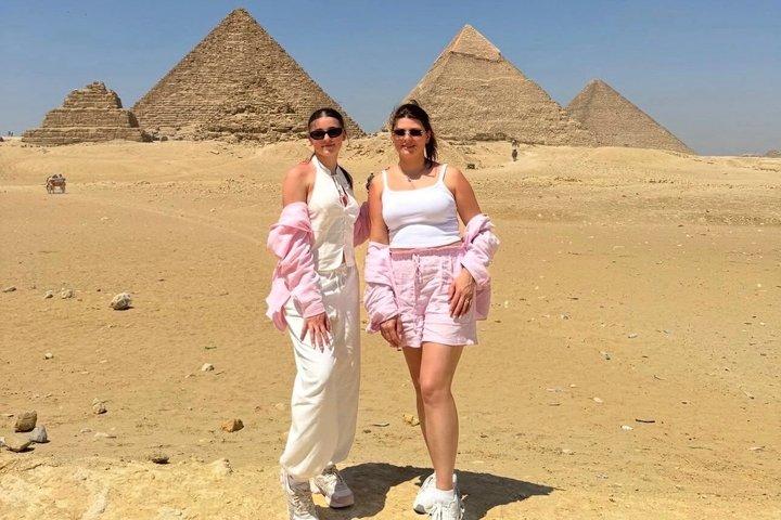 Private Tour in Pyramids of Giza with Lunch and Camel Ride