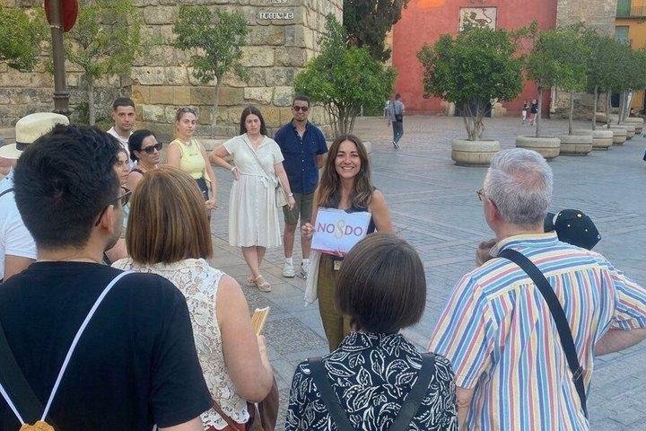 Seville in 2 Hours : History, Legends and Life of the City