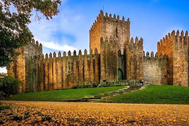 Guimarães Pontido Village and Queimadela Tour