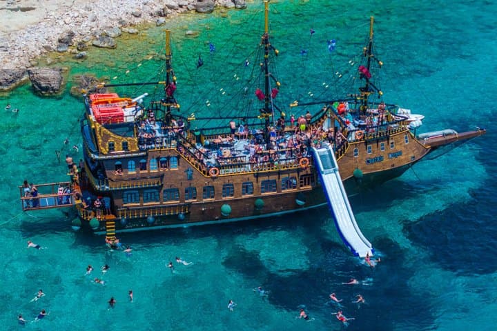3 Island Luxury Cruise with 4 Swimming Stops with Captain Morgan