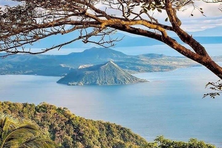 Tagaytay Half Day Countryside Tour with Taal Views and Art Museum