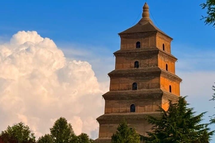 Walking Tour: Giant Wild Goose Pagoda & Great Tang All Day Mall