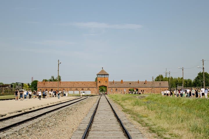 Guided Tour Krakow to Auschwitz-Birkenau with pickup options