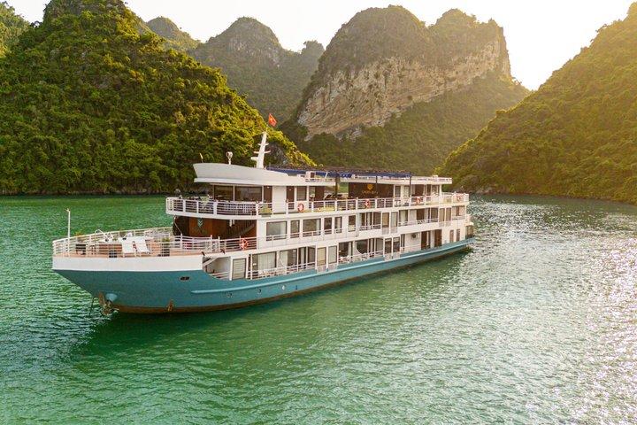 Oasis Bay Party Cruise 2 Days 1 Night - Ha Long Bay Tour