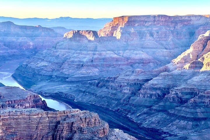 Shuttle Between Las Vegas and Grand Canyon West