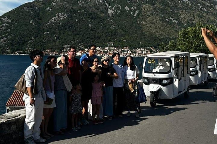 Tuk Tuk Montenegro Waves