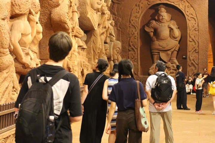 All Inclusive private Leshan Buddha and Huanglongxi Ancient Town