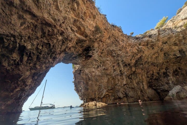 Private Trip All Inclusive Daily Sailing with BBQ on Board