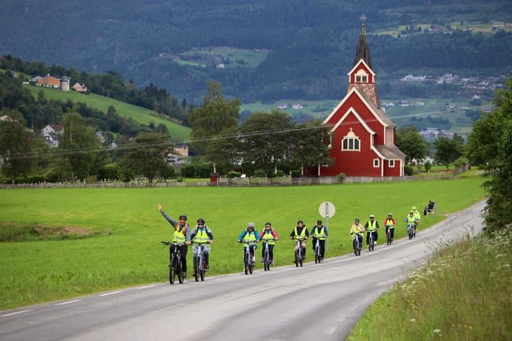 Olden: Scenic E-Bike Tour with Lakeside Picnic & Fjord Views