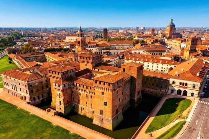 Hello Mantua: Private 2-Hour Intro City Walk with Local Guide