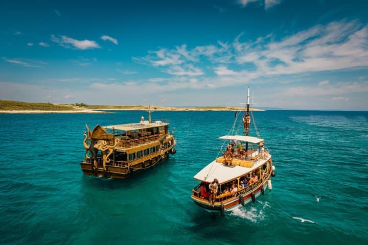 Medulin: All-Inclusive Pirate Boat Tour to Kamenjak Cave & Levan