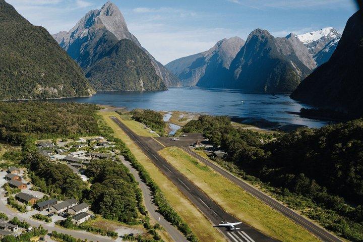 Premium Milford Sound Tour Including Cruise, Flight & Lunch