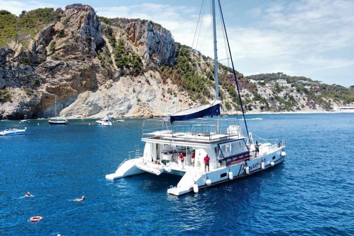 A day at sea in Cala Blanca with paella and jet ski