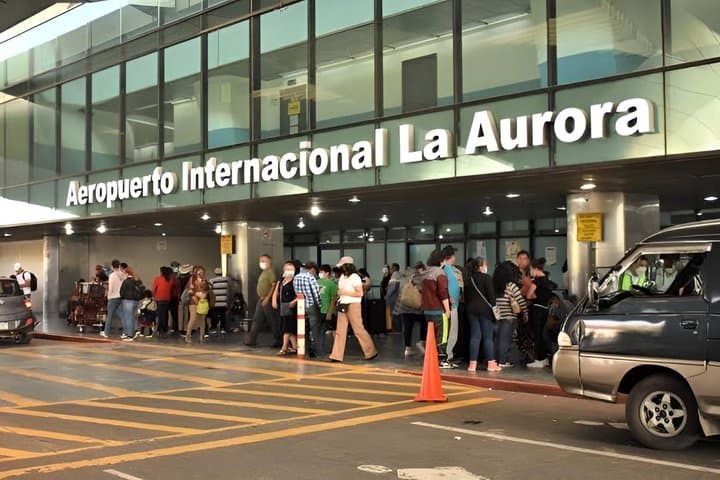 Antigua Guatemala to the international airport la aurora