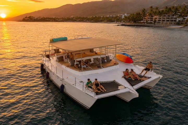 Private Sunset Boat Cruise in Banderas Bay Snacks and Drinks