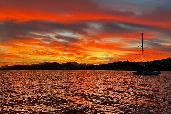 Mallorca Small Group Sunset Boat Cruise with Tapas and Drinks