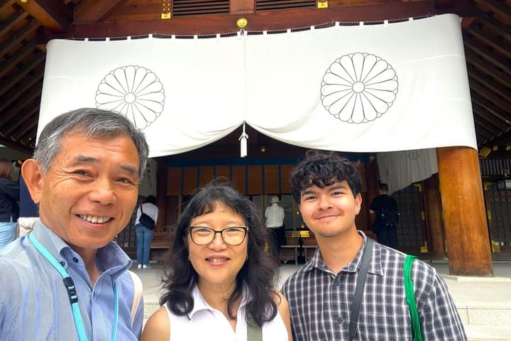 Hokkaido Shrine Guided Tour & Local Sweets