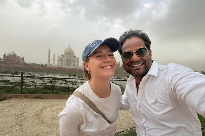 Skip The Line Taj Mahal, Agra Fort & Mehtab Garden Tour