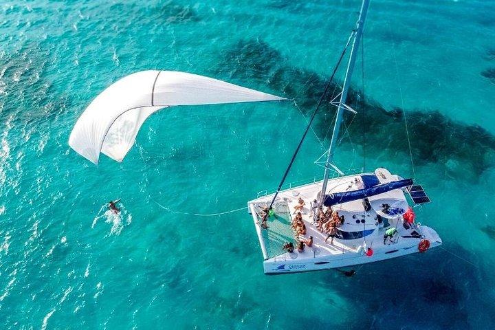 Isla Mujeres Cruise with Beach Club, Snorkel, Lunch and Open Bar