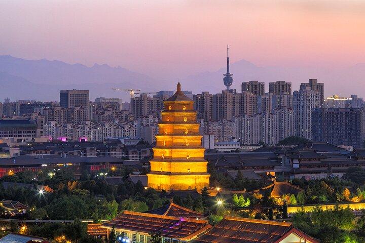 Xi'an CityWalk: Ancient City Wall, Big Wild Goose Pagoda and Muslim Quarter