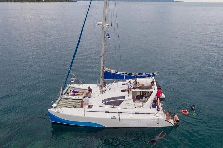Full Day Private Catamaran Cruise to Bénitiers Island