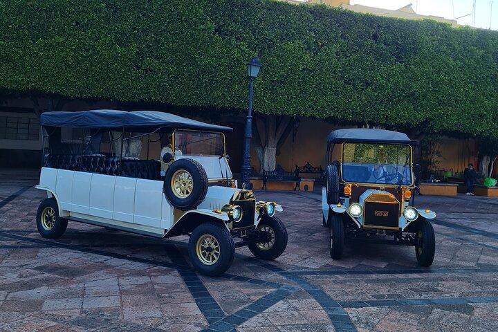 Great tour in a vintage Ford-T electric car (replica)