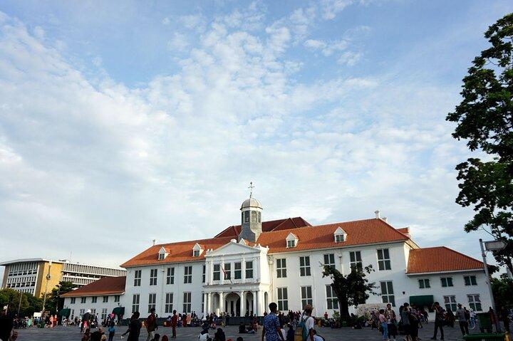 Jakarta Highlight Places with Multilingual Guide
