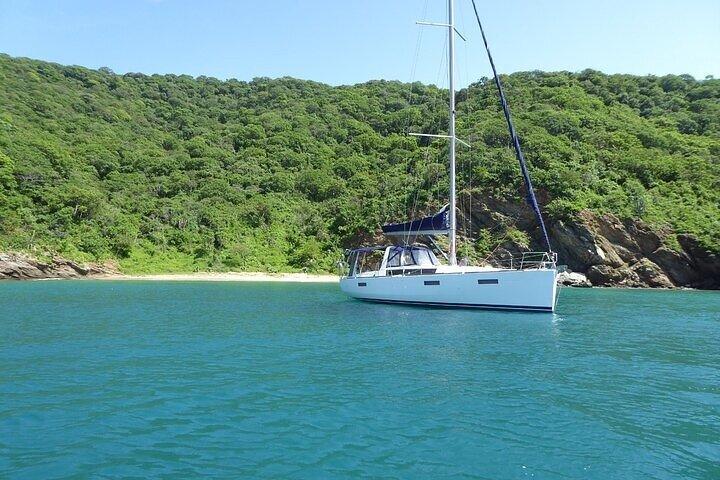 Trip (half day) in a Private Sailing Boat in the Tayrona Park