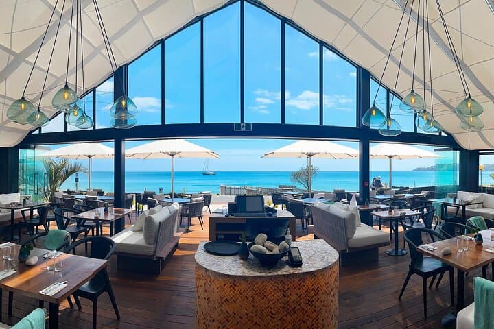 Auckland: Waiheke Island Seafront Lunch & Premium Wine Tour