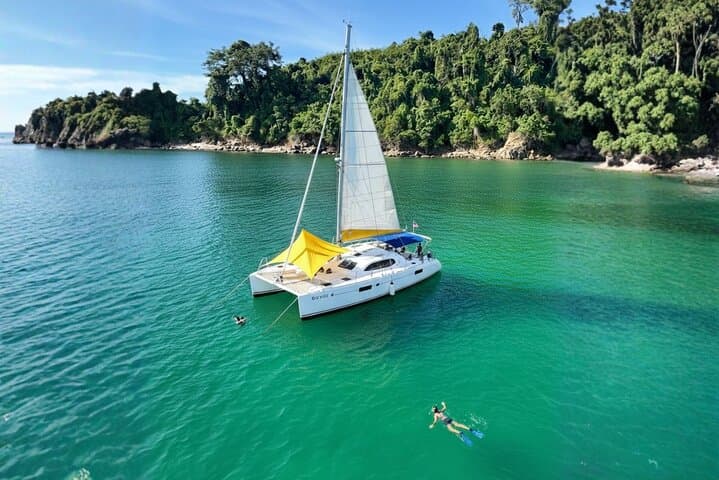Kota Kinabalu: Catamaran Snorkeling, Paddlebord, Kayak with Meal