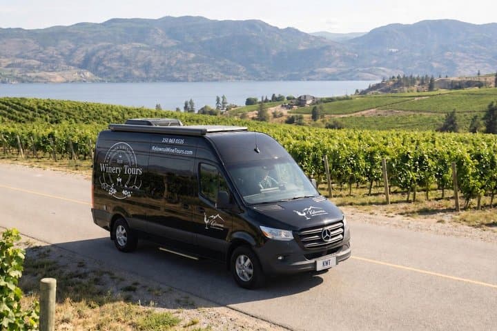 Signature Lake Country Wine Tour