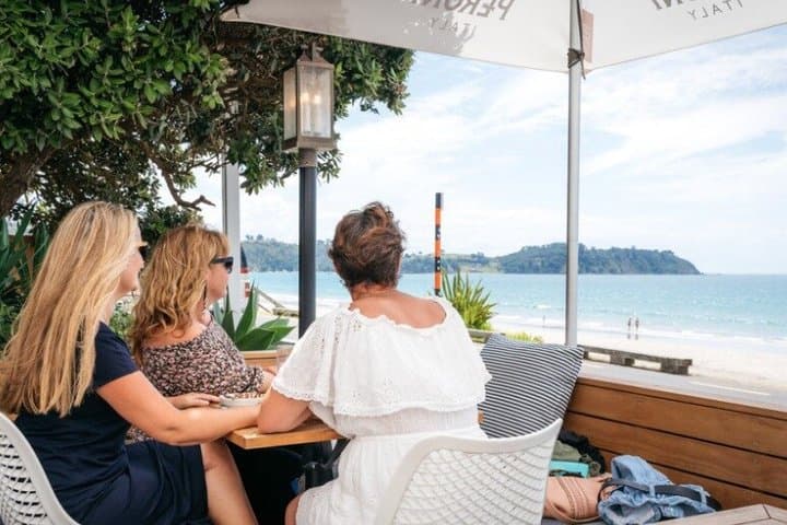 Auckland: Waiheke Island Wine Tour + Tastings & Beachfront Lunch