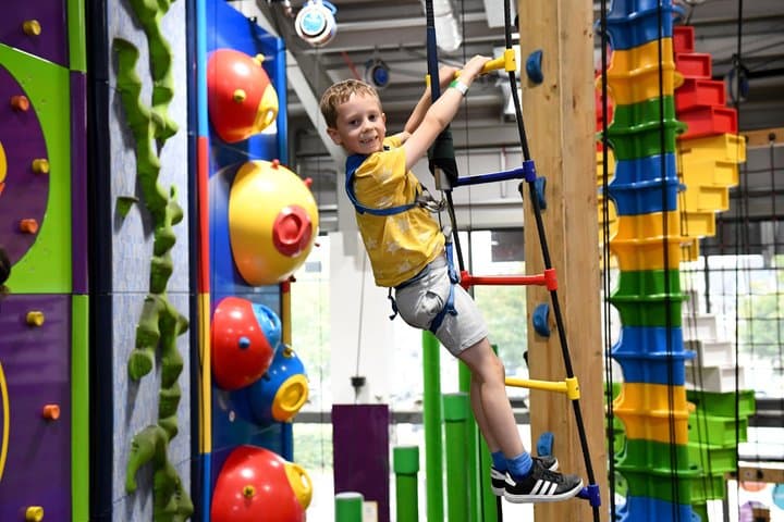 Weekend and Holiday Climb - Climb Quest Milton Keynes