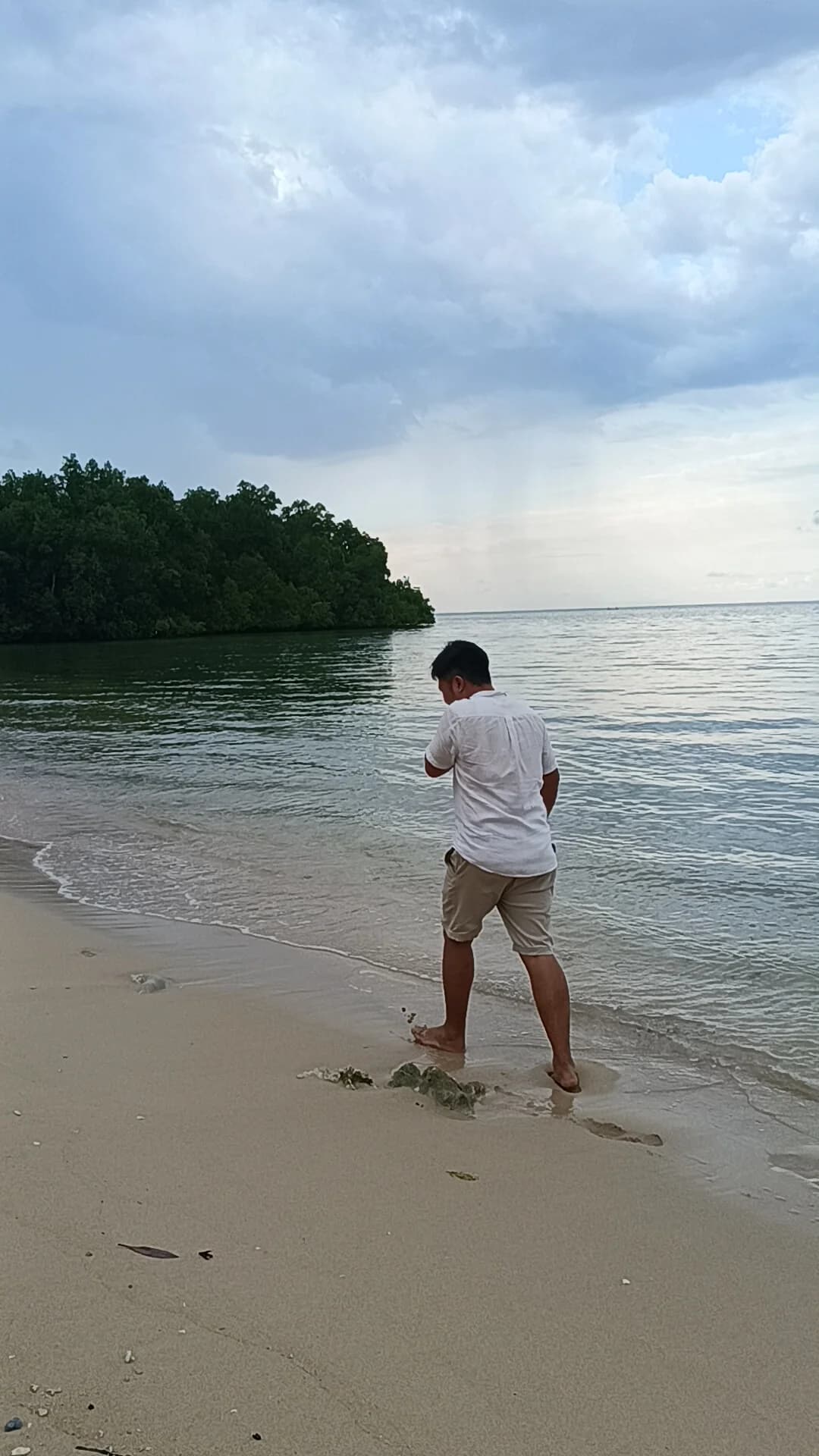 Pingak Pasir Putih Atapupu Beach | Travel Guide | TravelPal